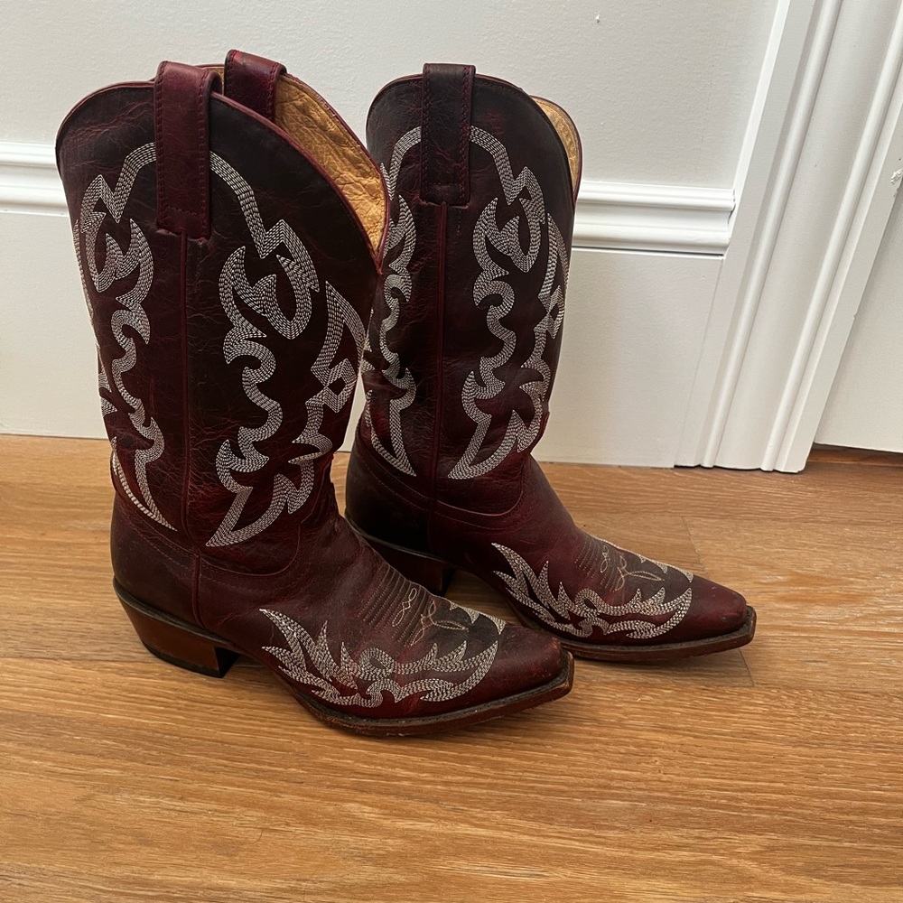 Authentic Burgundy Western Cowboy Boots by Shyanne. Purchased in TN